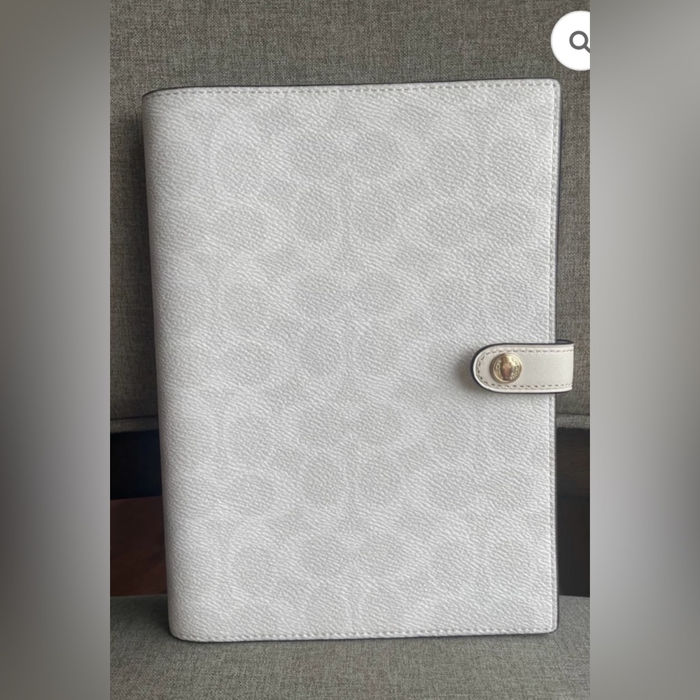 Coach White/Chalk Sugnature Notebook-CZ198